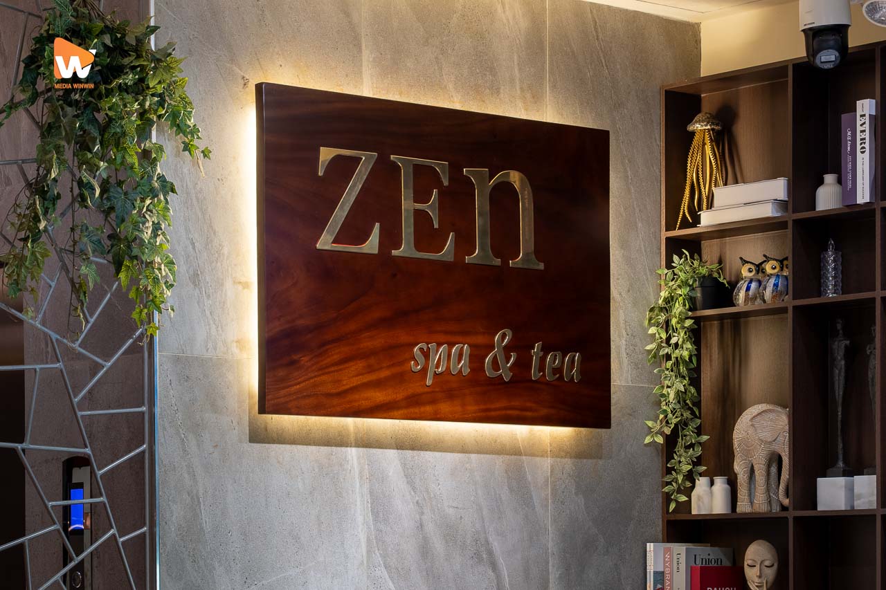 Chụp ảnh biển hiệu gỗ ZEN spa & tea trong sảnh - Media WinWin